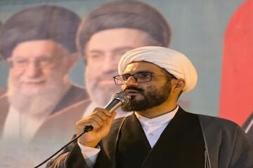 میدان را در برابر توطئه‌های دشمن خالی نمی‌گذاریم