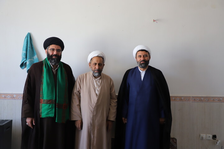 تصاویر/تکریم و سرکشی مدیر حوزه علمیه کردستان از روحانیون طرح هجرت شهرستان قروه