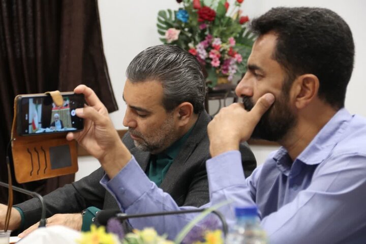 تصاویر /نشست امام جمعه آبیک با اصحاب رسانه