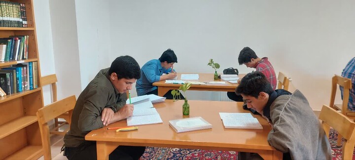تصاویر / برپایی جلسات مدرسه علمیه شیخ علیخان زنگنه تویسرکان
