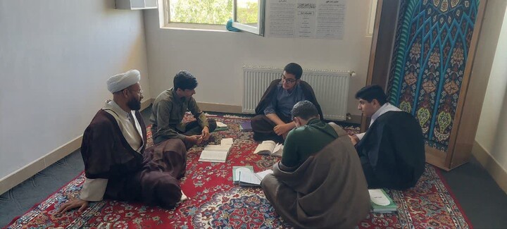 تصاویر / برپایی جلسات مدرسه علمیه شیخ علیخان زنگنه تویسرکان