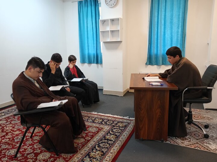 تصاویر / برپایی جلسات مدرسه علمیه شیخ علیخان زنگنه تویسرکان