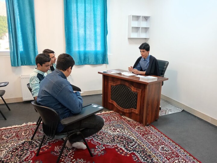 تصاویر / برپایی جلسات مدرسه علمیه شیخ علیخان زنگنه تویسرکان