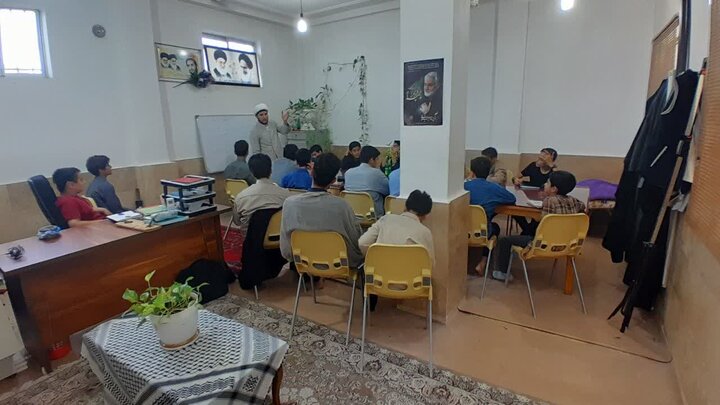 تصاویر/ برگزاری فعالیت های علمی در مدرسه علمیه امام حسن مجتبی (ع) در بندپی شهرستان بابل