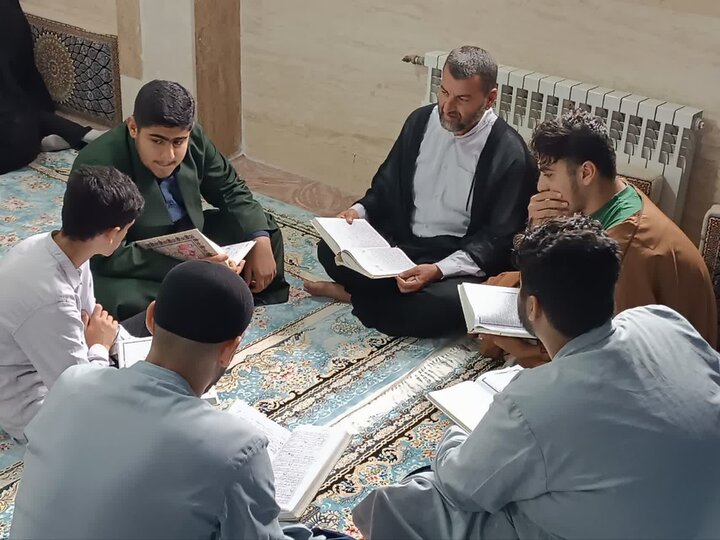 تصاویر/ برگزاری فعالیت های علمی در مدرسه علمیه امام حسن مجتبی (ع) در بندپی شهرستان بابل