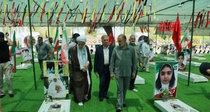 تصاویر/  نماینده ولی‌فقیه مازندران از مدرسه شجره طیبه و گلزار شهدای میناب بازدید نمود