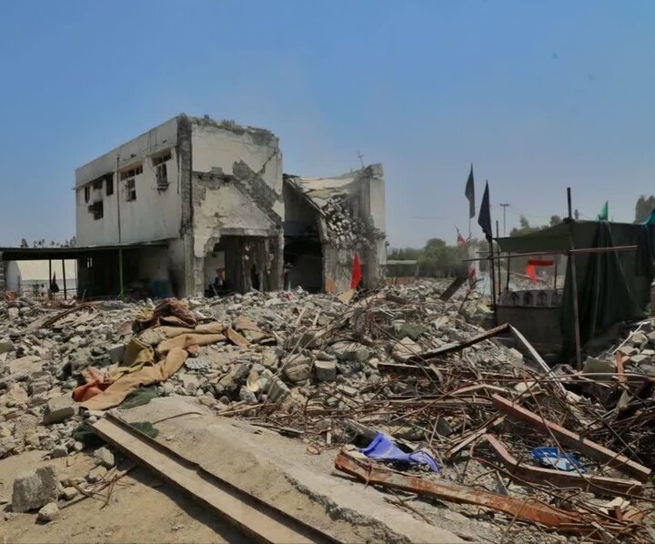 تصاویر/  نماینده ولی‌فقیه مازندران از مدرسه شجره طیبه و گلزار شهدای میناب بازدید نمود