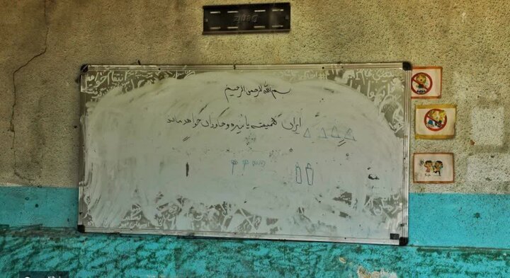 تصاویر/  نماینده ولی‌فقیه مازندران از مدرسه شجره طیبه و گلزار شهدای میناب بازدید نمود
