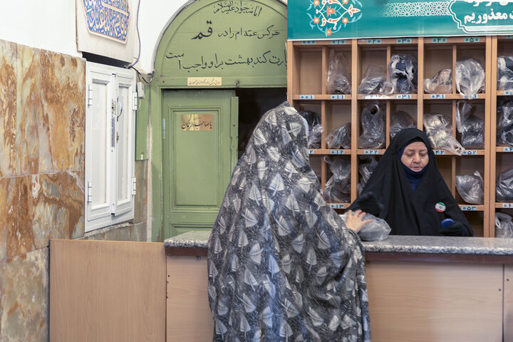 خدمت در حریمی که خاک آستانش تاج افتخار است