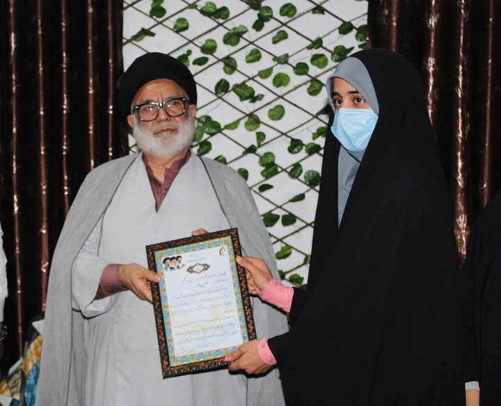 جموں و کشمیر؛ مکتبِ زہراءؑ حسن آباد کی نمایاں کارکردگی دکھانے والی طالبات میں اسناد تقسیم