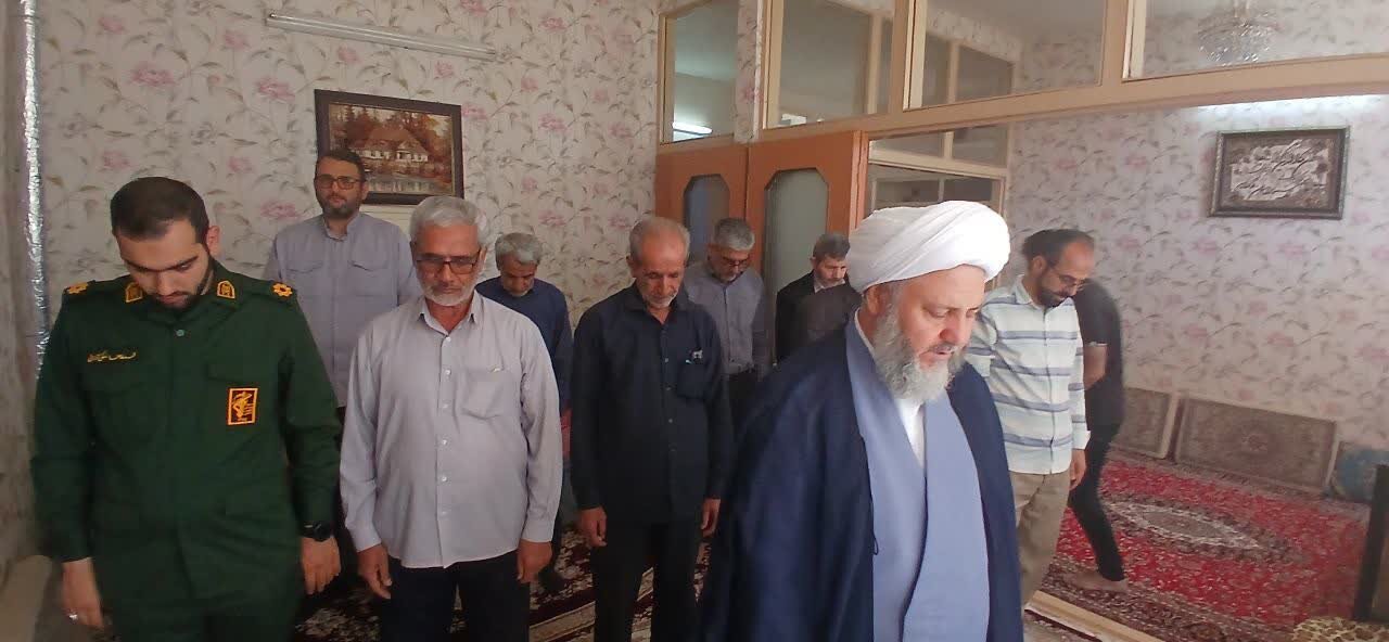 دیدابا خانواده شهدا باعث زنده شدن جامعه می شود