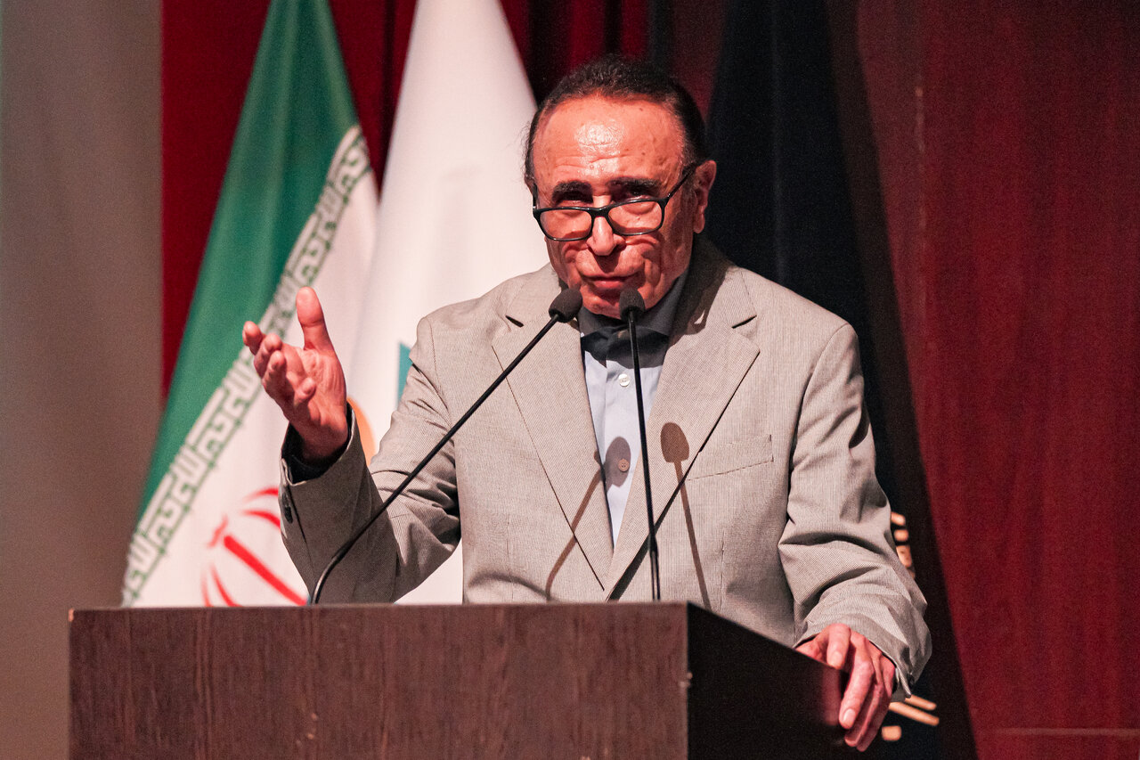 هنر، انسان را به وجود و درون خود بازمی‌گرداند