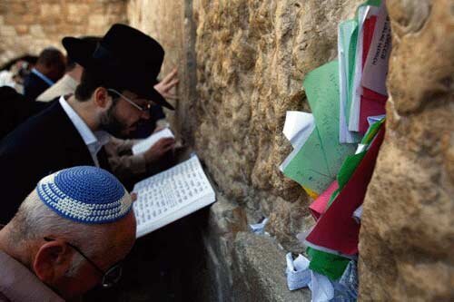 بیت المقدس کی دیوارِ ندبہ کیا ہے؟ یہودیوں اور مسلمانوں کے نزدیک اس کی کیا اہمیت ہے؟