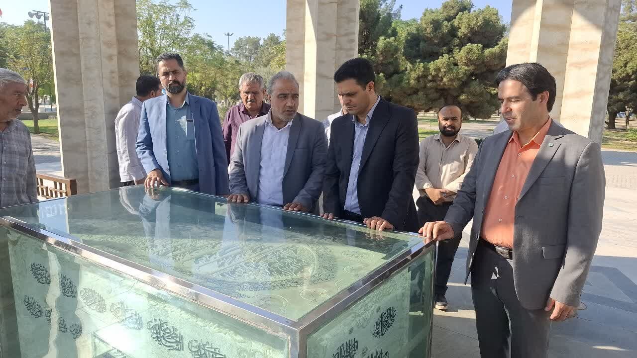 تجدید میثاق با شهدای تعاونگر و کارگری شهرستان کاشان در هفته تعاون