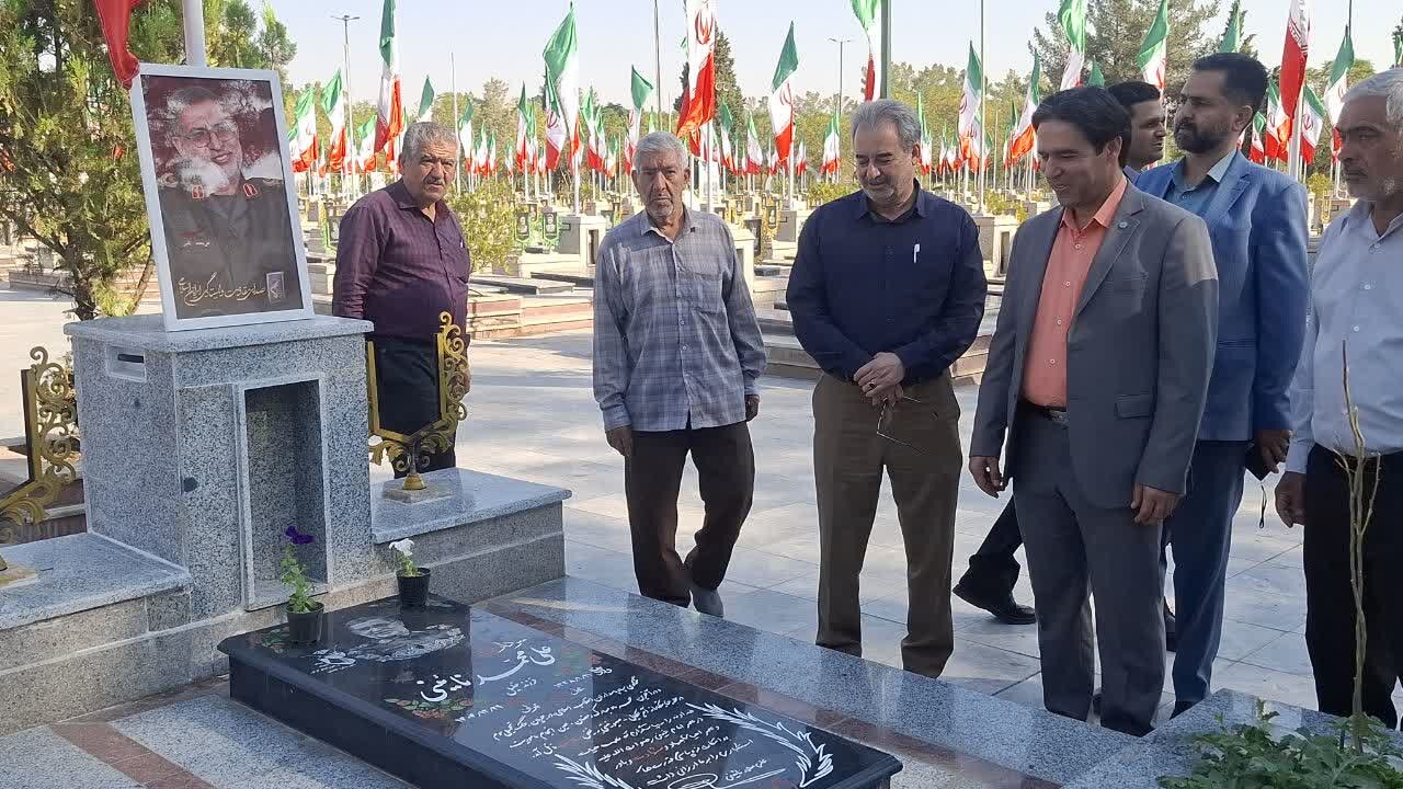 تجدید میثاق با شهدای تعاونگر و کارگری شهرستان کاشان در هفته تعاون