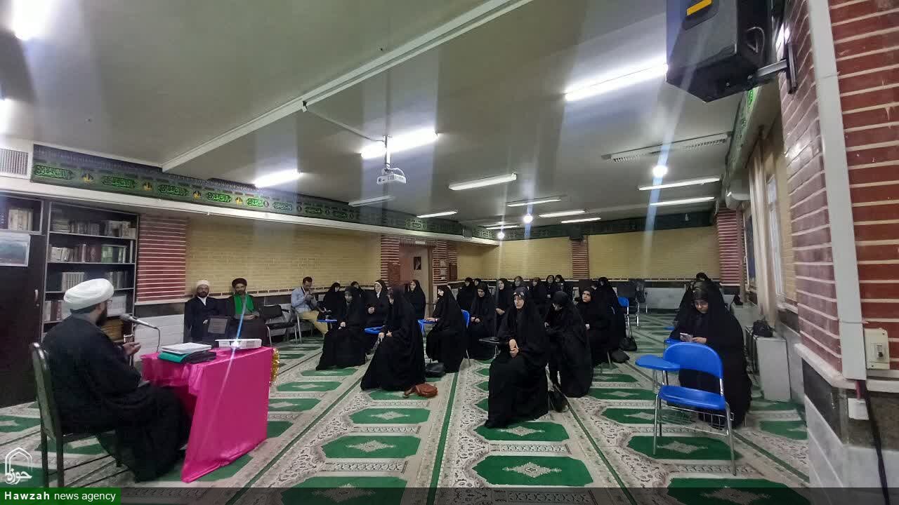 برگزاری دوره معارف اسلام ناب در مدرسه حضرت زهرا(س)دورود 
​​​