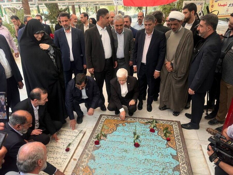 معاون اول رئیس‌جمهور وارد قم شد / دیدار با اعضای جامعه مدرسین حوزه