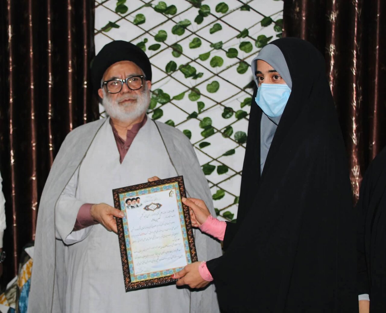 جموں و کشمیر؛ مکتبِ زہراءؑ حسن آباد کی نمایاں کارکردگی دکھانے والی طالبات میں اسناد تقسیم