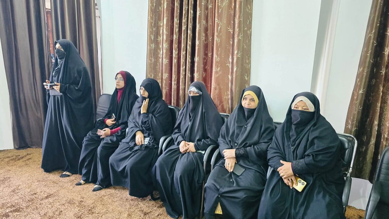 جموں وکشمیر؛ جامعہ المصطفیٰ العالمیہ کی جانب سے مکتبِ زہراء کی طالبات میں تقسیمِ اسناد