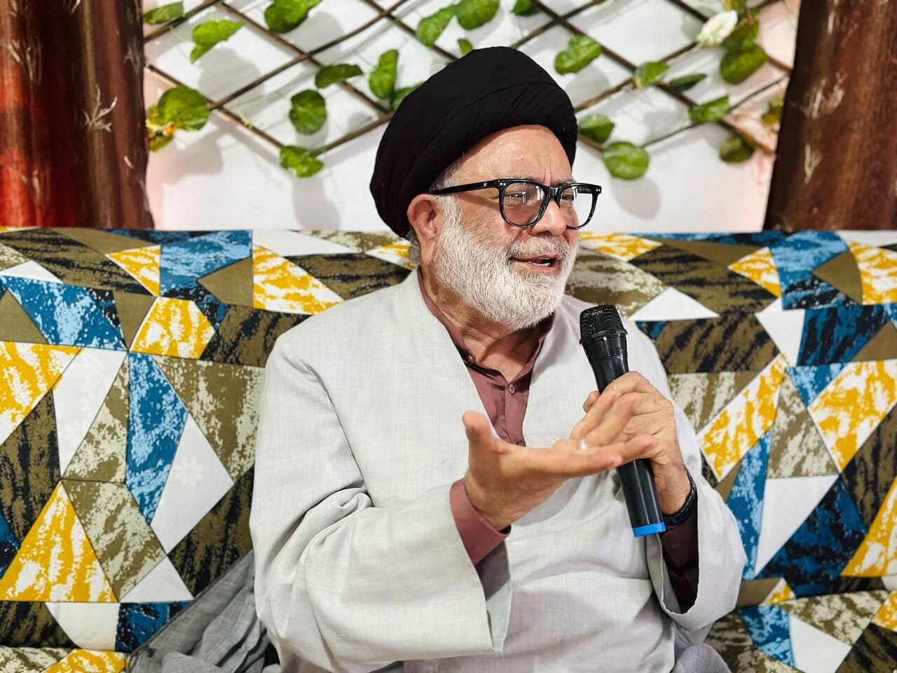 جموں وکشمیر؛ جامعہ المصطفیٰ العالمیہ کی جانب سے مکتبِ زہراء کی طالبات میں تقسیمِ اسناد