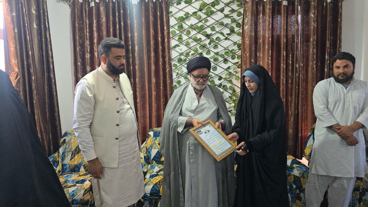 جموں وکشمیر؛ جامعہ المصطفیٰ العالمیہ کی جانب سے مکتبِ زہراء کی طالبات میں تقسیمِ اسناد