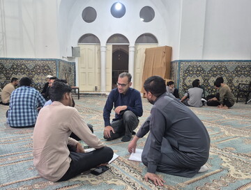 تصاویر/ مباحثه طلاب مدرسه علمیه امام‌ خمینی(ره) کاشان