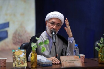 تولید داستان دینی به پیوند دانش حوزوی و مهارت ادبی نیاز دارد/ داستان باید به یکی از رسانه‌های اصلی تبلیغ معارف دینی تبدیل شود
