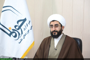 حوزه‌های علمیه باید با حفظ سنت‌های اصیل، متناسب با نیازهای روز بازآفرینی شوند