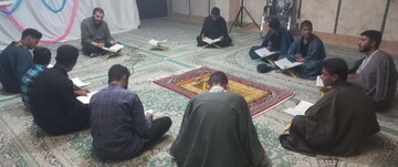 تصاویر/ جلسه قرائت سوره فتح برای سلامتی رهبر معظم انقلاب در مدرسه علمیه الغدیر نراق