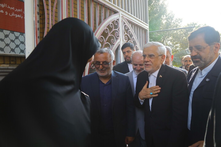 تصاویر / حضور معاون اول رییس جمهور در گلزار شهدای قم