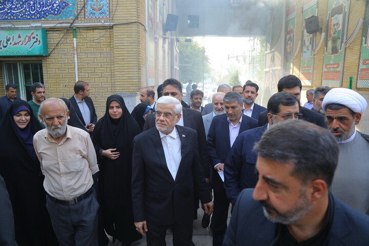 تصاویر / حضور معاون اول رییس جمهور در گلزار شهدای قم