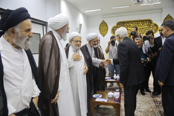تصاویر / دیدار معاون اول رییس جمهور با اعضای جامعه مدرسین حوزه علمیه قم