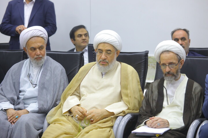 تصاویر / دیدار معاون اول رییس جمهور با اعضای جامعه مدرسین حوزه علمیه قم