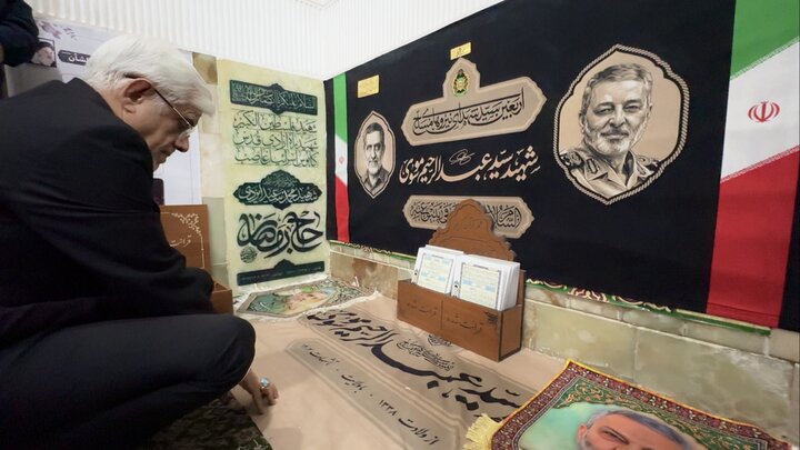 معاون اول رئیس‌جمهور به زیارت حرم بانوی کرامت مشرف شد