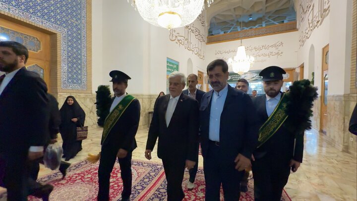 معاون اول رئیس‌جمهور به زیارت حرم بانوی کرامت مشرف شد