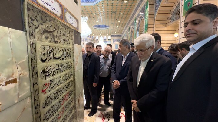 معاون اول رئیس‌جمهور به زیارت حرم بانوی کرامت مشرف شد