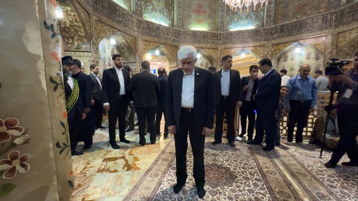 معاون اول رئیس‌جمهور به زیارت حرم بانوی کرامت مشرف شد