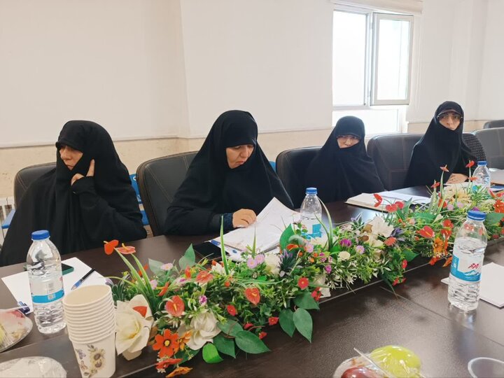 تصاویر/ نشست مدیر حوزه‌های علمیه خواهران با مدیر، معاونان و کادر حوزه علمیه خواهران استان آذربایجان غربی