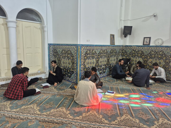 تصاویر/ مباحثه طلاب مدرسه علمیه امام‌ خمینی(ره) کاشان