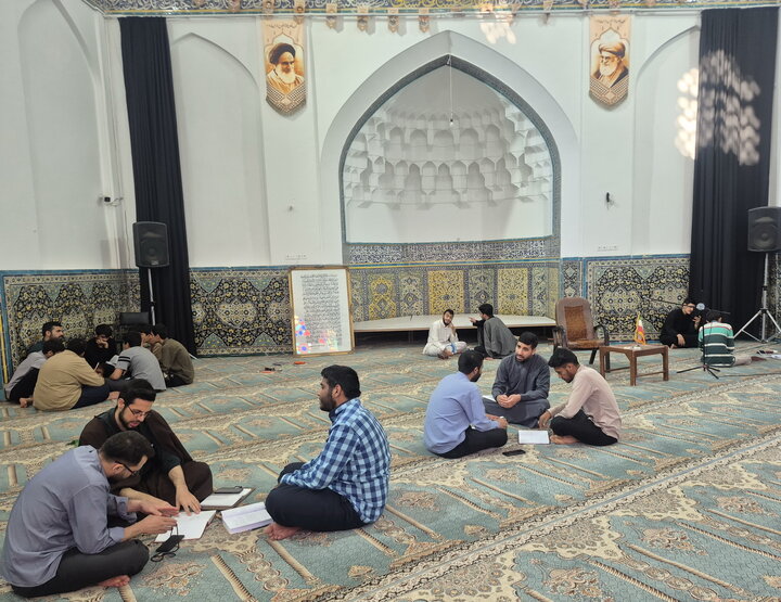 تصاویر/ مباحثه طلاب مدرسه علمیه امام‌ خمینی(ره) کاشان