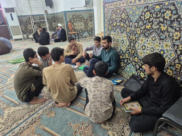 تصاویر/ مباحثه طلاب مدرسه علمیه امام‌ خمینی(ره) کاشان