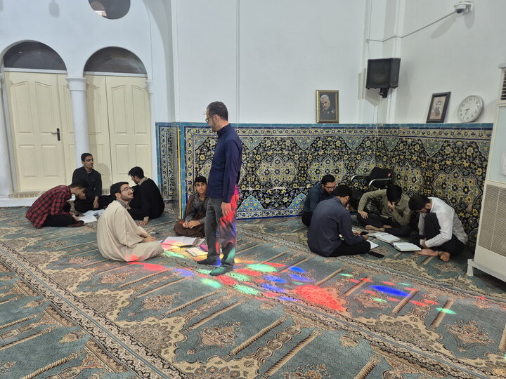 تصاویر/ مباحثه طلاب مدرسه علمیه امام‌ خمینی(ره) کاشان