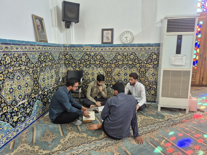 تصاویر/ مباحثه طلاب مدرسه علمیه امام‌ خمینی(ره) کاشان