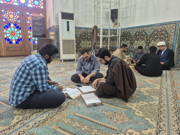 تصاویر/ مباحثه طلاب مدرسه علمیه امام‌ خمینی(ره) کاشان