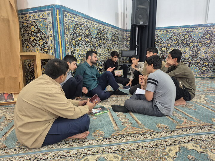 تصاویر/ مباحثه طلاب مدرسه علمیه امام‌ خمینی(ره) کاشان
