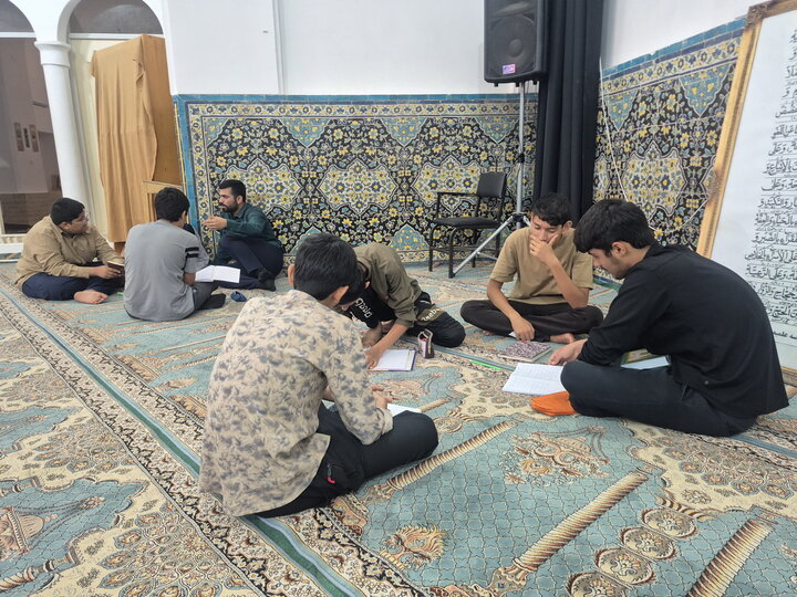تصاویر/ مباحثه طلاب مدرسه علمیه امام‌ خمینی(ره) کاشان