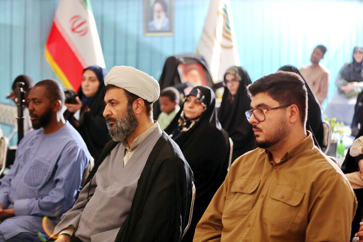 تصاویر/ آئین رونمایی از کتاب اهــل زاریـــا