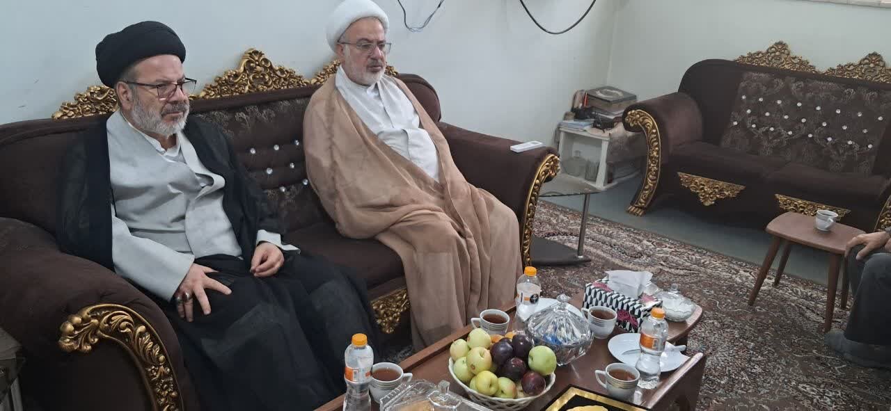 تسلیت نمایندگان آیت الله اعرافی به مدیر مدرسه علمیه امام عصر (عج) قم مدیر مدرسه علمیه امام عصر (عج) قم را تسلیت گفتند.