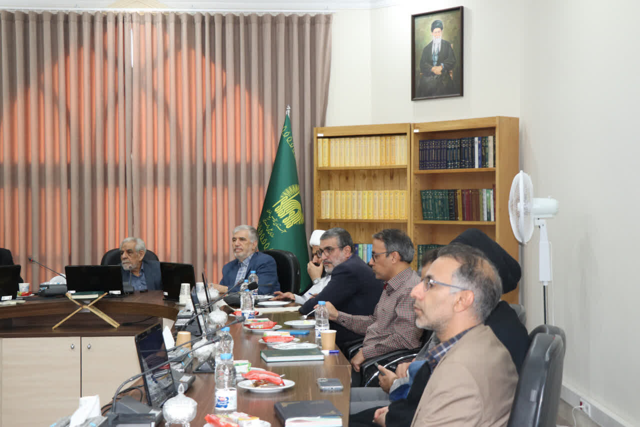 نشست علمی تخصصی زیستن با نهج‌البلاغه که در محل نمایشگاه دائمی بنیاد پژوهش‌های اسلامی آستان قدس رضوی