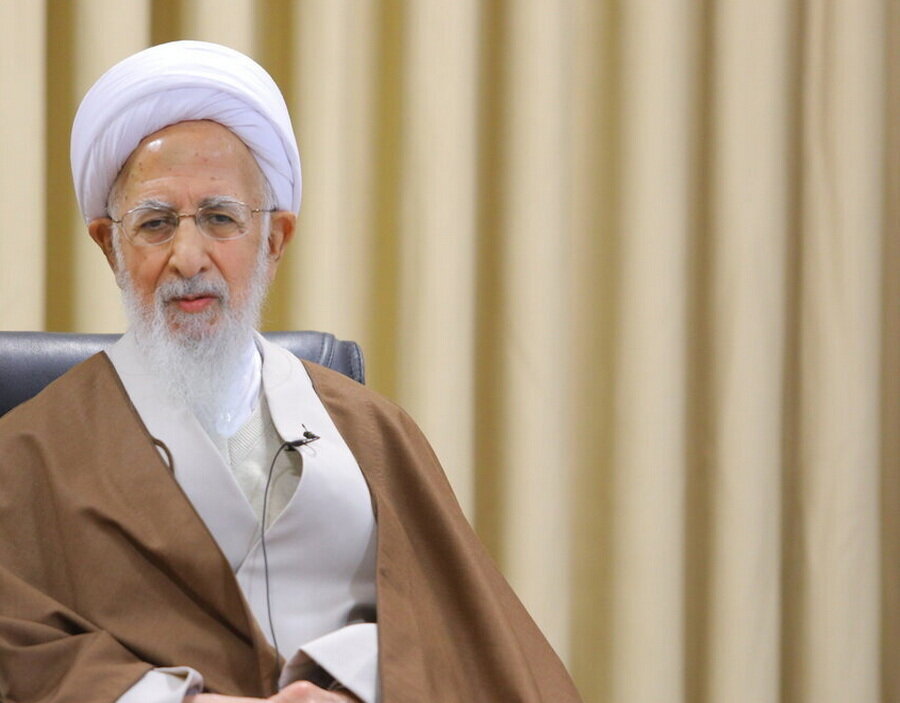 ایمان، عامل زنده بودن و اثربخشی علم در حوزه و دانشگاه است ایمان، عامل زنده بودن و اثربخشی علم در حوزه و دانشگاه است